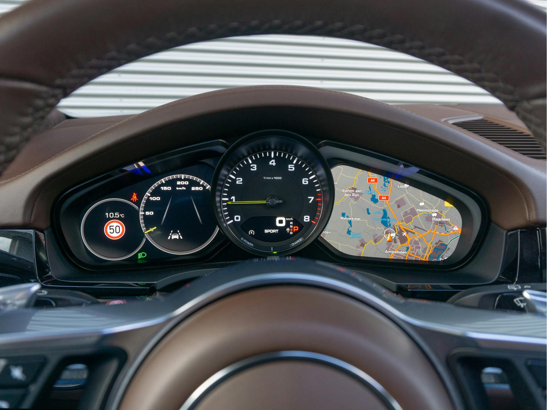 Porsche Cayenne 3.0 E-Hybrid | Bose | Panorama | Chrono | Luchtvering